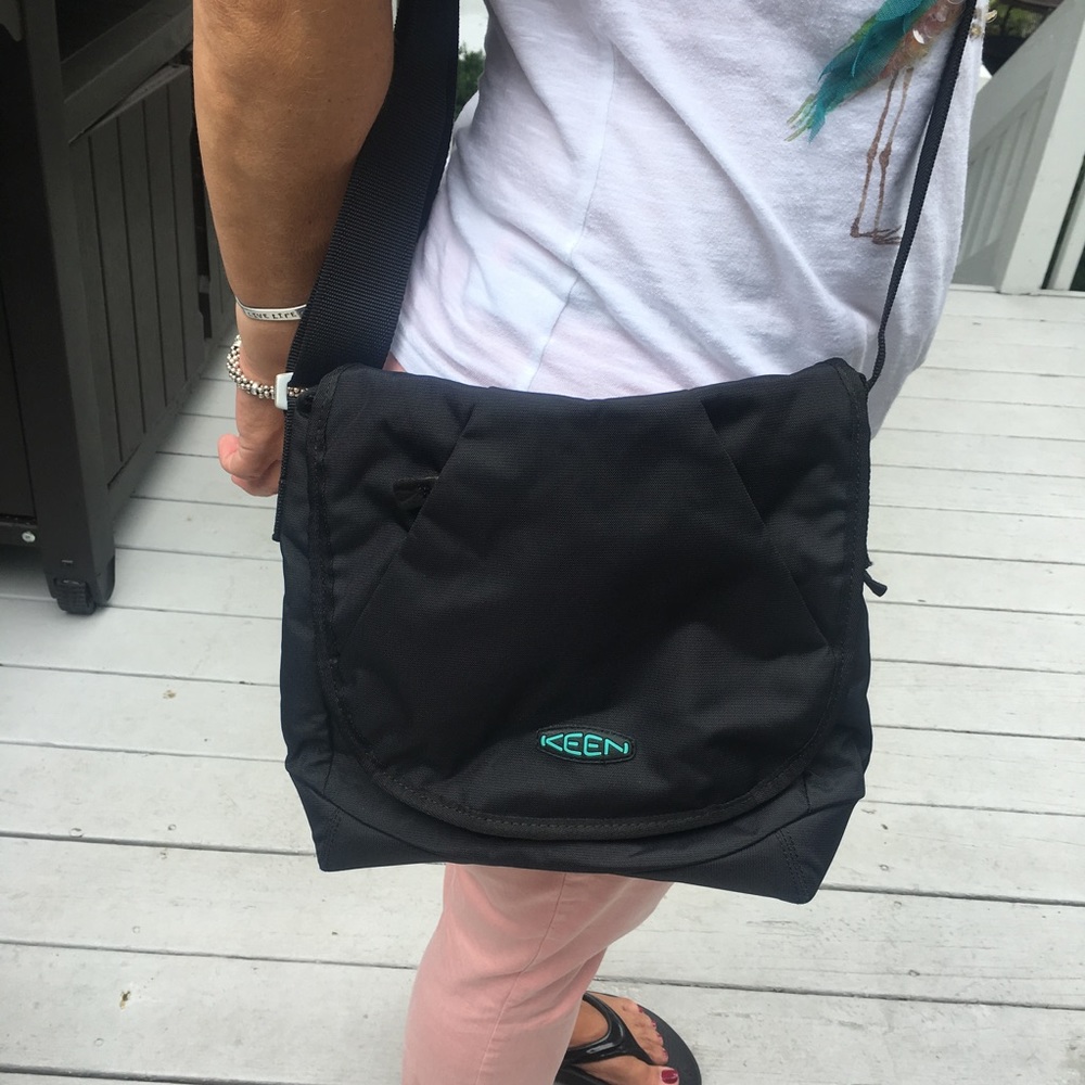 Keen cross body bag
